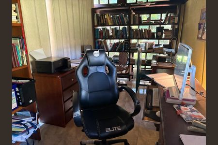 Casa de condomínio à venda com 417m², 4 quartos e 2 vagasQuarto