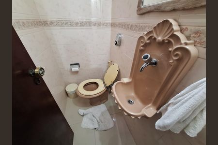 Casa de condomínio à venda com 417m², 4 quartos e 2 vagas Casa de condomínio à venda com 417m², 4 quartos e 2 vagasLavabo
