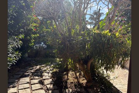 Casa de condomínio à venda com 417m², 4 quartos e 2 vagasQuintal