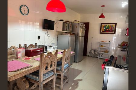 Casa de condomínio à venda com 417m², 4 quartos e 2 vagasCozinha