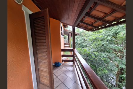 Casa de condomínio à venda com 417m², 4 quartos e 2 vagas Casa de condomínio à venda com 417m², 4 quartos e 2 vagasVaranda