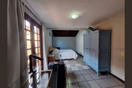 Casa de condomínio à venda com 417m², 4 quartos e 2 vagas Casa de condomínio à venda com 417m², 4 quartos e 2 vagas Suíte 4