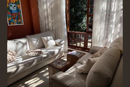 Casa de condomínio à venda com 417m², 4 quartos e 2 vagasSala