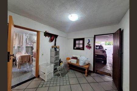 Casa de condomínio à venda com 417m², 4 quartos e 2 vagas Casa de condomínio à venda com 417m², 4 quartos e 2 vagasCozinha e Área de Serviço