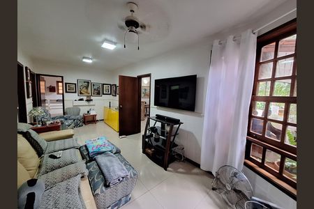 Casa de condomínio à venda com 417m², 4 quartos e 2 vagas Casa de condomínio à venda com 417m², 4 quartos e 2 vagasSala 2