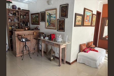 Casa de condomínio à venda com 417m², 4 quartos e 2 vagasSala