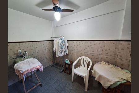 Casa de condomínio à venda com 417m², 4 quartos e 2 vagas Casa de condomínio à venda com 417m², 4 quartos e 2 vagasCozinha e Área de Serviço