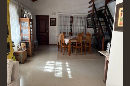 Casa de condomínio à venda com 417m², 4 quartos e 2 vagasSala