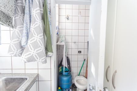 Banheiro de serviço de apartamento para alugar com 3 quartos, 119m² em São Lucas, Belo Horizonte