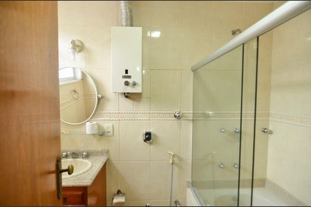 Apartamento à venda com 93m², 2 quartos e 2 vagas Apartamento à venda com 93m², 2 quartos e 2 vagasBanheiro da Suíte