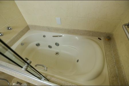 Apartamento à venda com 93m², 2 quartos e 2 vagas Apartamento à venda com 93m², 2 quartos e 2 vagasBanheiro da Suíte
