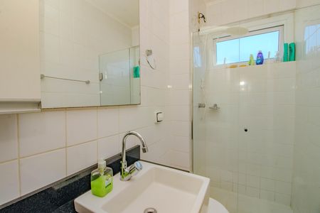 Banheiro de apartamento à venda com 1 quarto, 56m² em Petrópolis, Porto Alegre