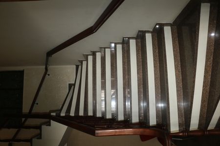 Casa para alugar com 500m², 3 quartos e 3 vagasEscada