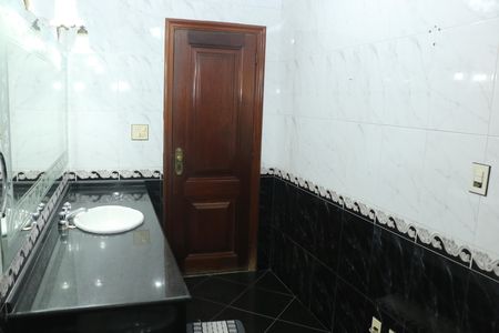Casa para alugar com 500m², 3 quartos e 3 vagasBanheiro