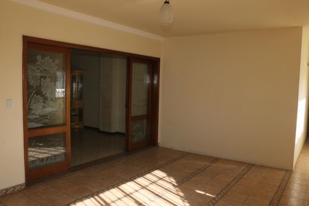Casa para alugar com 500m², 3 quartos e 3 vagassala