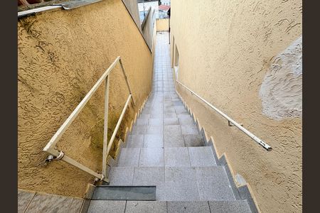 Casa à venda com 151m², 3 quartos e 2 vagasEscada