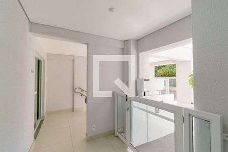 Studio para alugar com 23m², 1 quarto e sem vaga Studio para alugar com 23m², 1 quarto e sem vagaEscada entrada