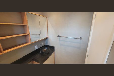 Banheiro de kitnet/studio para alugar com 1 quarto, 23m² em Vila Ema, São Paulo