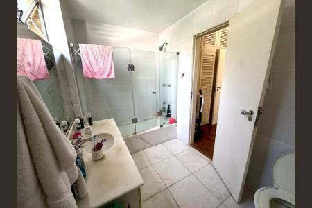 Apartamento à venda com 176m², 4 quartos e 1 vaga