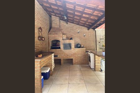 Casa à venda com 3 quartos, 200m² em Jardim das Imbuias, São Paulo