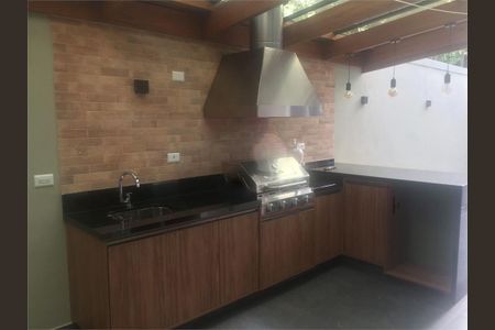 Casa à venda com 4 quartos, 243m² em Jardim Cordeiro, São Paulo