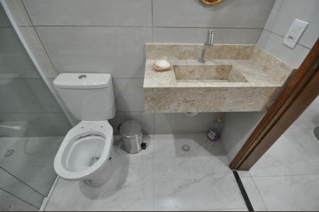 Casa de condomínio à venda com 48m², 2 quartos e 1 vagaBanheiro