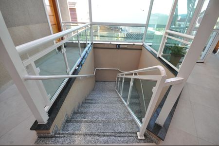 Casa de condomínio à venda com 48m², 2 quartos e 1 vagaEscada de acesso