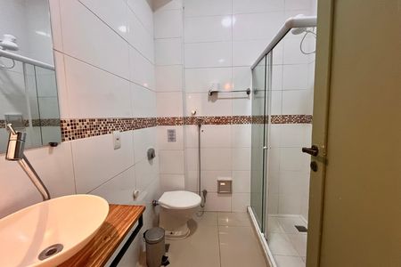 Banheiro  de apartamento para alugar com 1 quarto, 33m² em Copacabana, Rio de Janeiro
