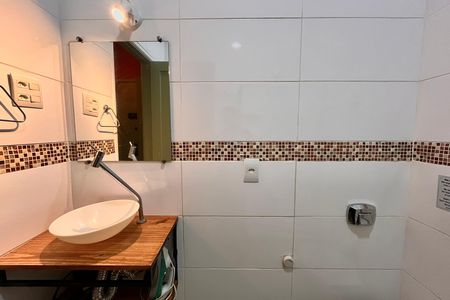 Banheiro  de apartamento para alugar com 1 quarto, 33m² em Copacabana, Rio de Janeiro