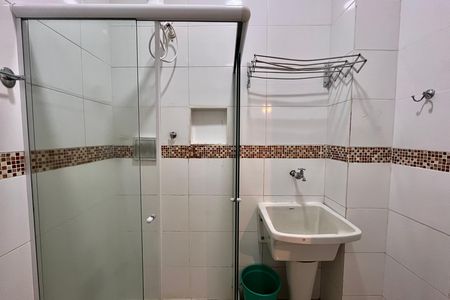 Banheiro  de apartamento para alugar com 1 quarto, 33m² em Copacabana, Rio de Janeiro