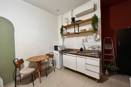 Cozinha de apartamento para alugar com 1 quarto, 33m² em Copacabana, Rio de Janeiro