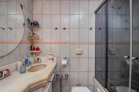Apartamento à venda com 149m², 3 quartos e 2 vagas Apartamento à venda com 149m², 3 quartos e 2 vagasBanheiro da Suíte