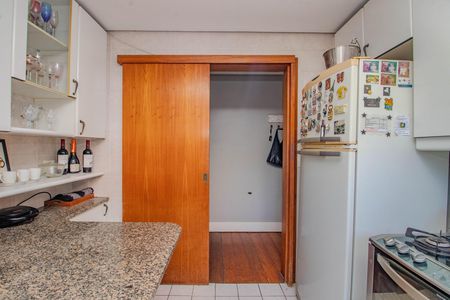 Apartamento à venda com 149m², 3 quartos e 2 vagas Apartamento à venda com 149m², 3 quartos e 2 vagasCozinha e Área de Serviço