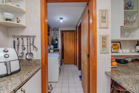 Apartamento à venda com 149m², 3 quartos e 2 vagas Apartamento à venda com 149m², 3 quartos e 2 vagasCozinha e Área de Serviço