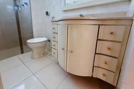 Apartamento para alugar com 120m², 3 quartos e 2 vagas Apartamento para alugar com 120m², 3 quartos e 2 vagasArmário banheiro