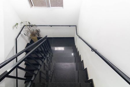 Apartamento à venda com 45m², 2 quartos e sem vaga Apartamento à venda com 45m², 2 quartos e sem vagaEscada