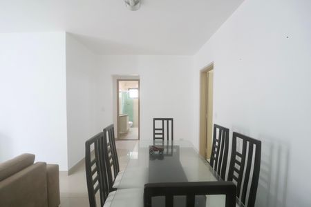 Sala de apartamento para alugar com 2 quartos, 90m² em Jardim Las Palmas, Guarujá