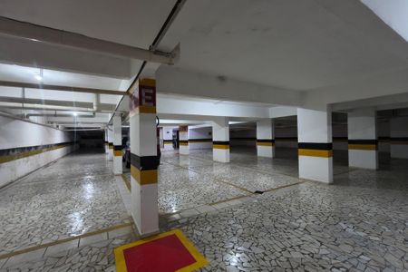 Garagem de apartamento para alugar com 2 quartos, 67m² em Guilhermina, Praia Grande