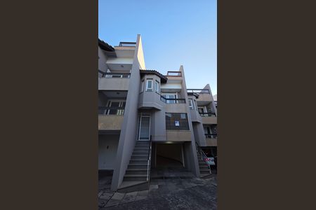 Casa de condomínio para alugar com 300m², 3 quartos e 4 vagasFachada