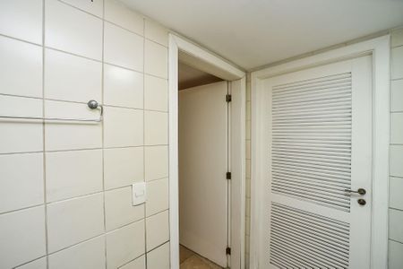 Casa de condomínio para alugar com 300m², 3 quartos e 4 vagasÁrea de Serviço