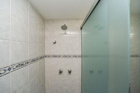 Casa de condomínio para alugar com 300m², 3 quartos e 4 vagasBanheiro Social