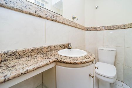 Casa de condomínio para alugar com 300m², 3 quartos e 4 vagasLavabo 1
