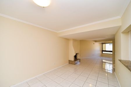 Sala de casa de condomínio para alugar com 3 quartos, 300m² em Boa Vista, Porto Alegre