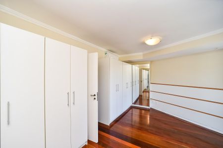 Casa de condomínio para alugar com 300m², 3 quartos e 4 vagasSuíte