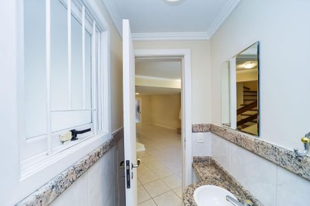 Casa de condomínio para alugar com 300m², 3 quartos e 4 vagasLavabo 1