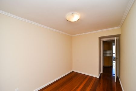 Casa de condomínio para alugar com 300m², 3 quartos e 4 vagasQuarto 2