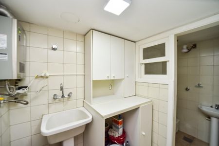 Casa de condomínio para alugar com 300m², 3 quartos e 4 vagasÁrea de Serviço