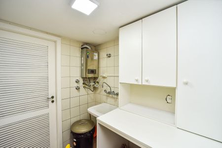 Casa de condomínio para alugar com 300m², 3 quartos e 4 vagasÁrea de Serviço