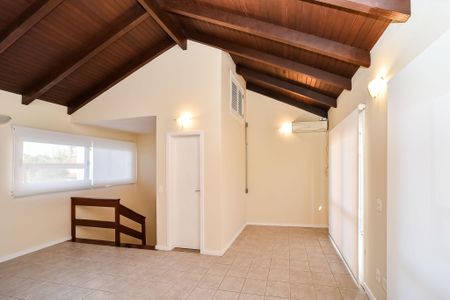 Casa de condomínio para alugar com 300m², 3 quartos e 4 vagasTerceiro Andar - Triplex