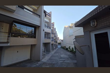 Casa de condomínio para alugar com 300m², 3 quartos e 4 vagasFachada